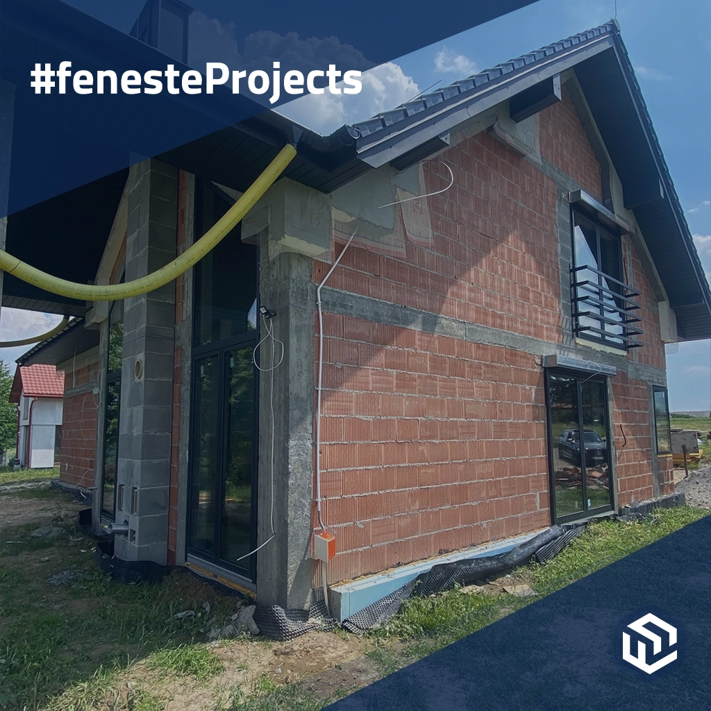 Modernes Haus mit doppelten dreieckigen Fenstern projekte fensterprofile    