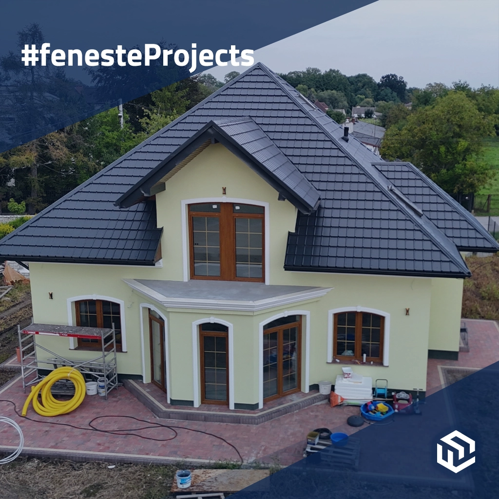 Haus im klassischen Stil mit goldenen Sprossen 🎥. fenster fensterprofile veka softline-82-md  